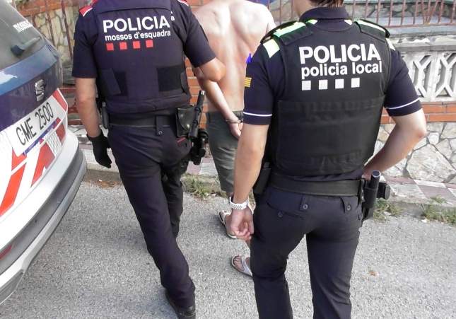 Un incendio en un contador eléctrico destapa una plantación de marihuana en Tordera y acaba con un detenido