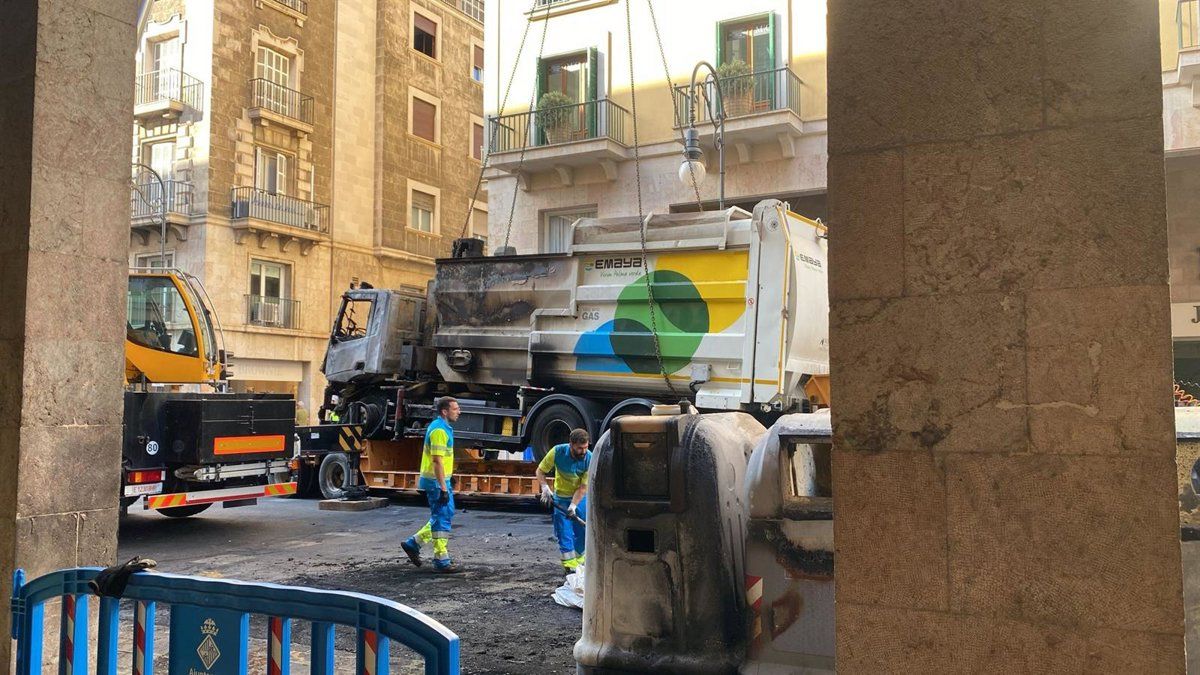 Incendio de un camión de Emaya en la avenida Jaime III, Palma